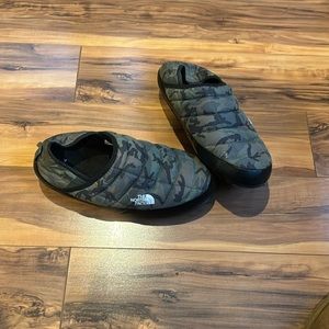 North face Thermopuff slippers